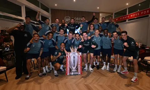 Arsenal nhận tiền thưởng kỷ lục nhờ ngôi vương