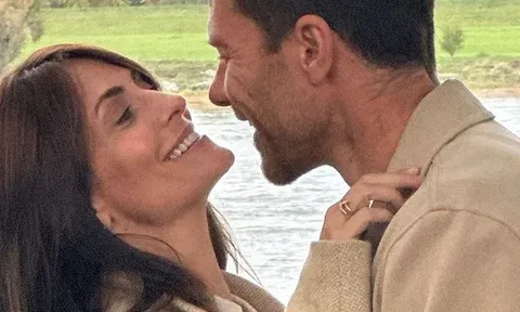 Crouch "mê mẩn" vợ Alonso và cái kết khó quên
