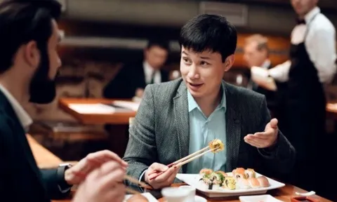 Thói quen trước và sau khi ăn nhiều người thực hiện, tưởng sạch nhưng gây hại vô cùng, có thể tổn thương phổi