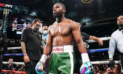 Trận đấu biểu diễn kinh điển giữa Floyd Mayweather và Mike Tyson dời sang mùa thu năm 2026