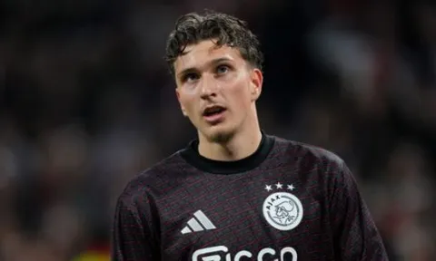 Man Utd nhắm Mika Godts, sao trẻ ghi 17 bàn của Ajax