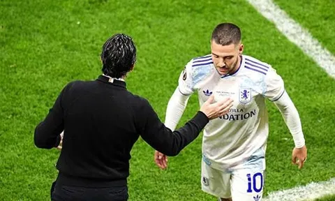 Unai Emery lý giải việc Buendia tức giận dù Villa lên ngôi