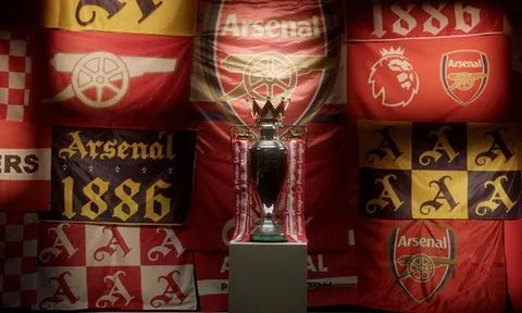Arsenal lần đầu nâng cúp Ngoại hạng Anh trên sân khách sau 22 năm