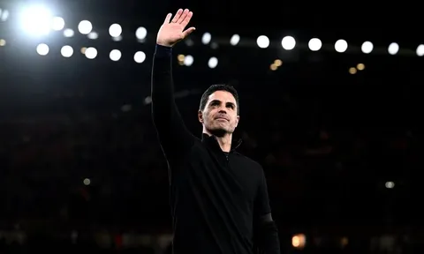 Mikel Arteta phát biểu đầy cảm xúc tại tiệc mừng vô địch Ngoại hạng Anh