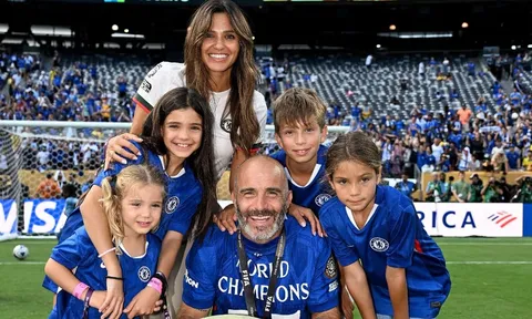 Bóng hồng thầm lặng phía sau ứng viên ghế nóng Man City