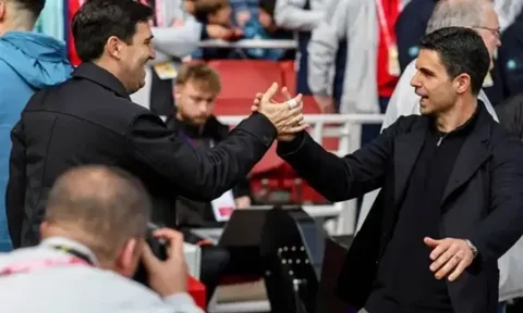 Arteta gọi điện cảm ơn Iraola vì giúp Arsenal vô địch