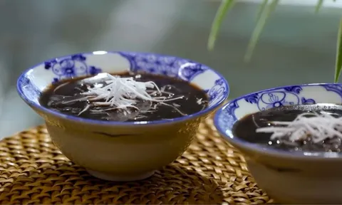 Cho 2 thứ này vào nước đậu đen là phá hỏng tác dụng giải nhiệt, bồi bổ: Đừng có dại!