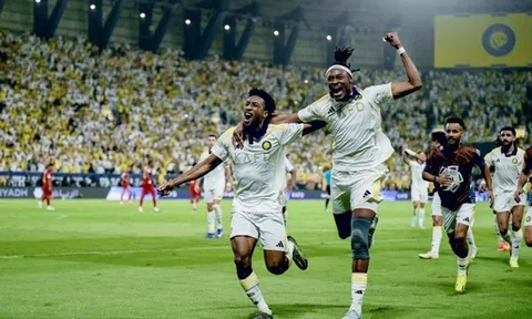 Simakan lấy cúp vô địch đáp trả những lời mỉa mai Ronaldo