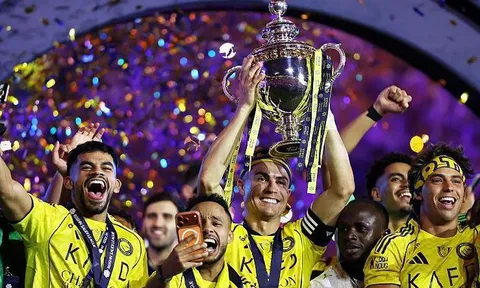 Ronaldo chinh phục thế giới và mảnh ghép còn thiếu mang tên Sporting Lisbon