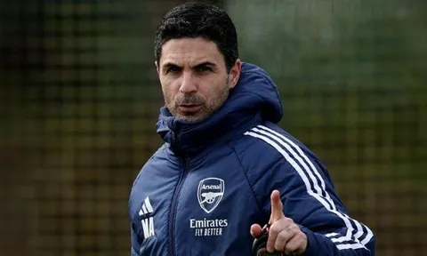 Arsenal bắt đầu cuộc đua sau ngai vàng