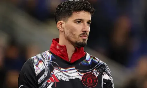 Bayindir bóng gió về chuyện rời Man Utd