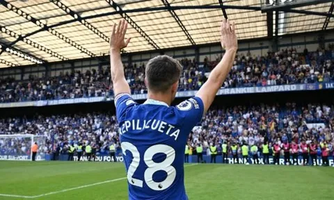 Huyền thoại Chelsea, Cesar Azpilicueta thông báo giải nghệ