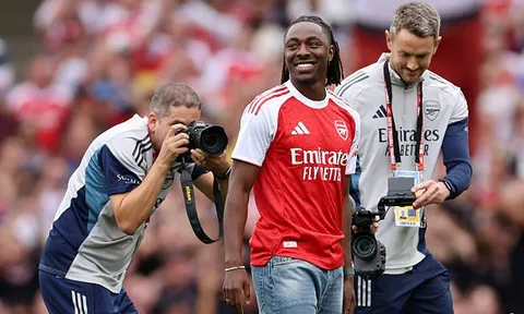 Eze vô địch cùng Arsenal, HLV Crystal Palace mỉa mai Tottenham