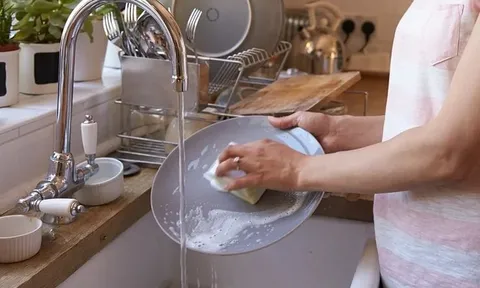 5 món đồ trong bếp càng rửa càng bẩn, vi khuẩn dễ tích tụ mà nhiều người đang dùng sai cách