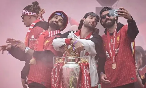 Tạm biệt "Vua Ai Cập", phù thủy vĩ đại của Liverpool