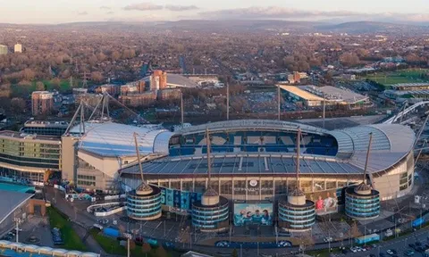 Man City đúc tượng và đặt tên khán đài tri ân Pep Guardiola