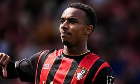 Arsenal nên tất tay vì "viên ngọc quý" Eli Junior Kroupi