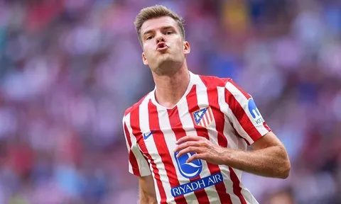 Atletico ra giá Alexander Sorloth cho Como và Everton