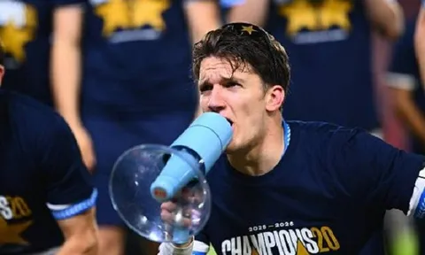 Tzolis thừa nhận khó từ chối Man Utd