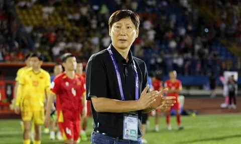Giải mã cơn đau đầu dễ chịu của HLV Kim Sang-sik