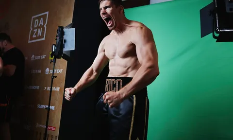 Kết quả cân nặng Usyk vs Rico: Cựu vương kickboxing Rico Verhoeven áp đảo thể hình trước Oleksandr Usyk