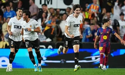 Ngược dòng thắng Barca, Valencia vẫn cay đắng mất vé châu Âu