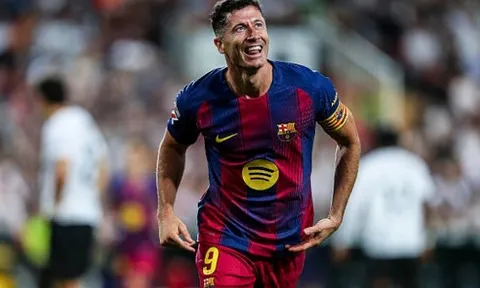 Chấm điểm Barcelona: Lewandowski ghi bàn ngày chia tay; Hàng thủ sụp đổ