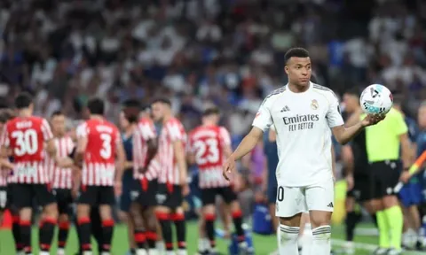 Kylian Mbappe và hai năm lạc lõng giữa dải ngân hà Real