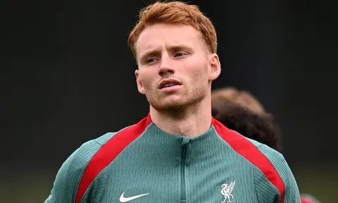 Lý do Van den Berg quyết rời Liverpool dù gặp Arne Slot