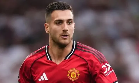 Rõ lý do Dalot bị gạch tên trận gặp Brighton
