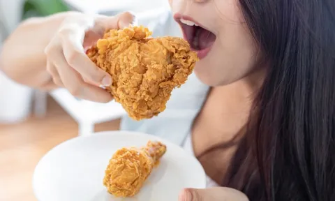 3 thực phẩm phụ nữ càng ăn càng xấu, da thâm xỉn, chu kỳ 'nhảy loạn'