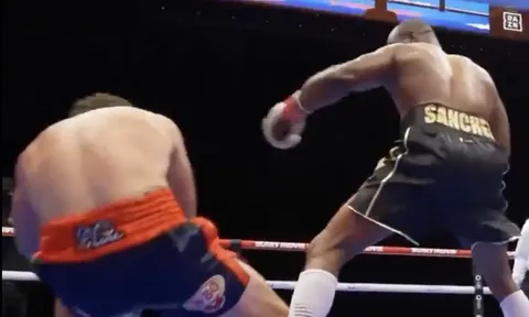 Cú múc hàm rợn người của Frank Sanchez tiễn Richard Torrez Jr. vào cõi mộng