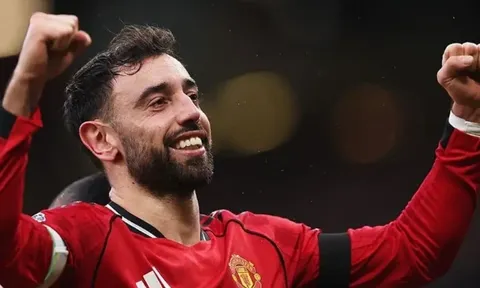 Bruno Fernandes lập kỷ lục 21 kiến tạo tại Ngoại hạng Anh