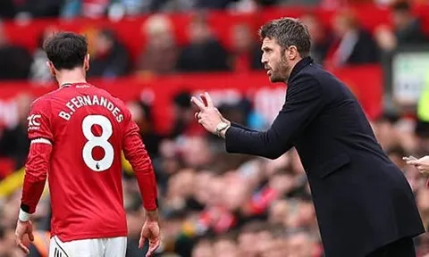 Michael Carrick tin Bruno Fernandes sẽ ở lại Man Utd