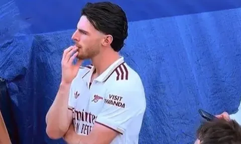 Declan Rice bỏ dở lễ vô địch của Arsenal vì West Ham