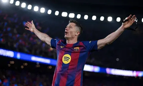MU sáng cửa chiêu mộ Lewandowski miễn phí