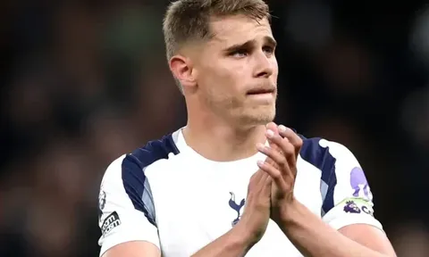 Van de Ven chỉ trích Tottenham không thể chấp nhận được