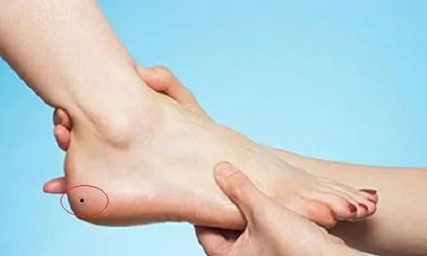 4 nốt ruồi trên bàn chân mang lại may mắn: Đừng dại xóa đi