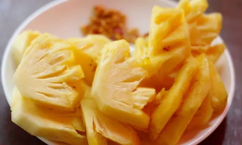 Cách ăn dứa làm đẹp da, sạch mụn, mờ hẳn vết thâm