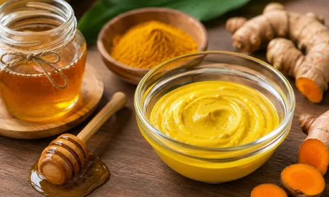 Cách làm mật ong nghệ đắp mặt hỗ trợ trắng da, giảm thâm nám, tránh những sai lầm nhiều người đang mắc