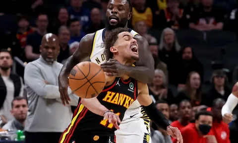 Brand Risk 14: Lance Stephenson kết liễu Michael Beasley bằng đòn siết cổ trong màn chạm trán của hai cựu sao NBA