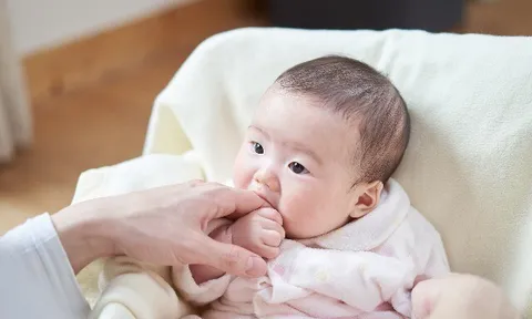 Giao mùa, biện pháp đơn giản giúp trẻ dưới 1 tuổi tránh biến chứng hô hấp do RSV