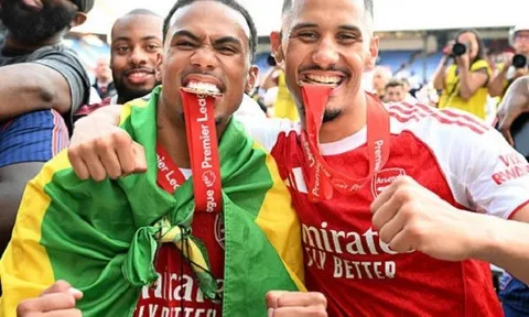 Saliba hé lộ bước ngoặt đưa Arsenal xưng vương