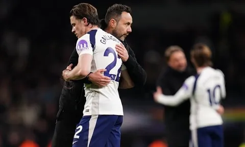 Gary Neville gọi mùa giải của Tottenham là thảm họa
