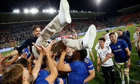 Cesc Fabregas gây sốt với bài phát biểu khi Como có vé C1