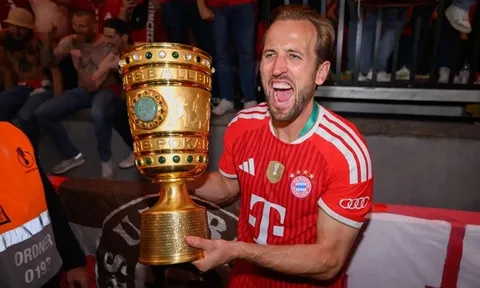 Harry Kane ghi 61 bàn và nhận 61 đĩa thịt chiên làm quà