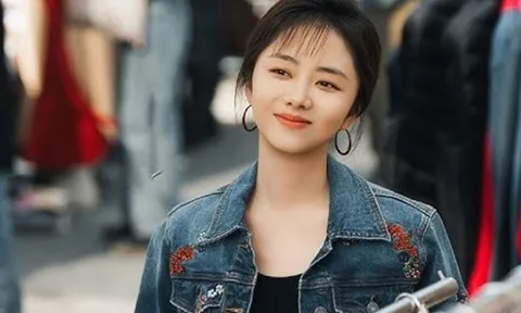 35 tuổi vẫn trẻ như nữ sinh, Đàm Tùng Vận gây chú ý với làn da căng mịn và khí chất đầy sức sống