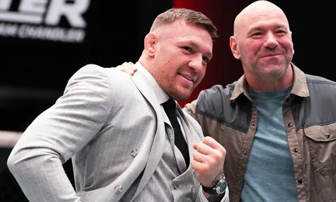 Conor McGregor khoe bản hợp đồng "khủng" cho màn tái đấu Max Holloway tại UFC 329
