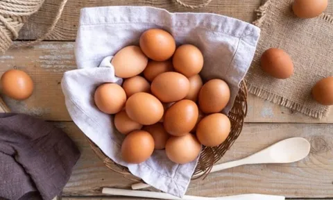 5 người nên hạn chế ăn trứng