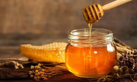 Vì sao mật ong có thể để nghìn năm mà không hỏng? Thực tế mật ong nên bảo quản thế nào?